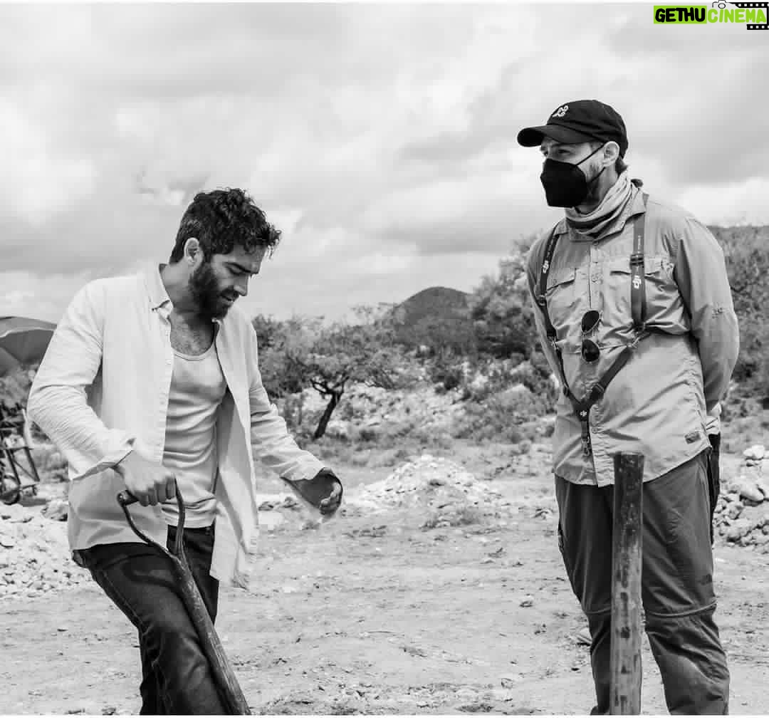 Alfonso Herrera Instagram - No hay nada mejor en la vida que trabajar con amigos.