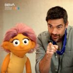 Alfonso Herrera Instagram - Poncho quiere que Mario y Beta aprendan lo que es el amor. Y nada mejor que hacerlo viendo una de las obras más románticas de la historia: Romeo y Julieta. Pero… ¿de verdad es tan educativa esa obra? Descúbrelo en el último capítulo de Kids un programa de #AprendemosJuntos#KidsPersonas #Relaciones #Sociedad #Amigos #Amor #Familia #AprendemosJuntos2030