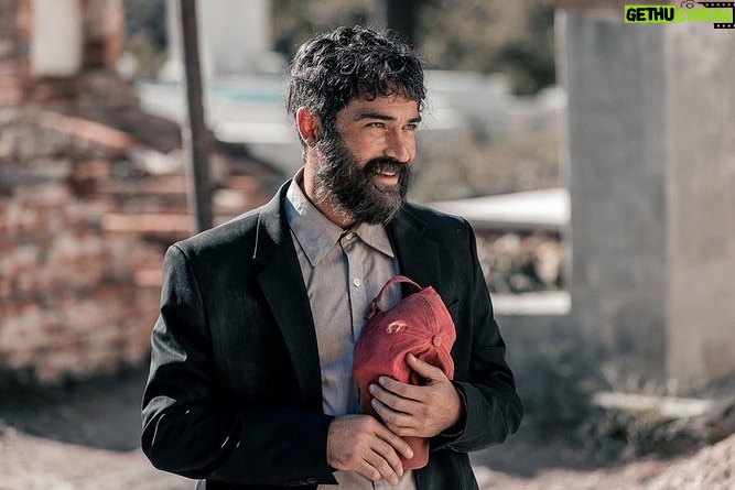 Alfonso Herrera Instagram - ¡Ya mero estrenamos! 23 de marzo @quevivamexico_cabrones