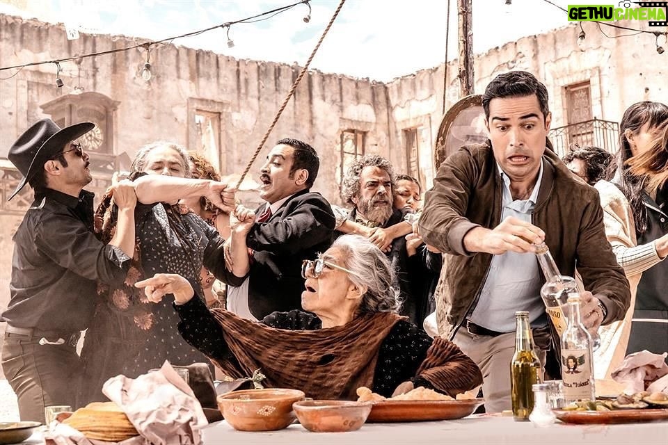 Alfonso Herrera Instagram - Cualquier parecido con la realidad de una familia mexicana es mera coincidencia… Próximamente en 3000 SALAS!