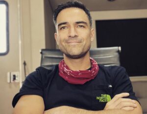Alfonso Herrera Instagram - Esperando ando…