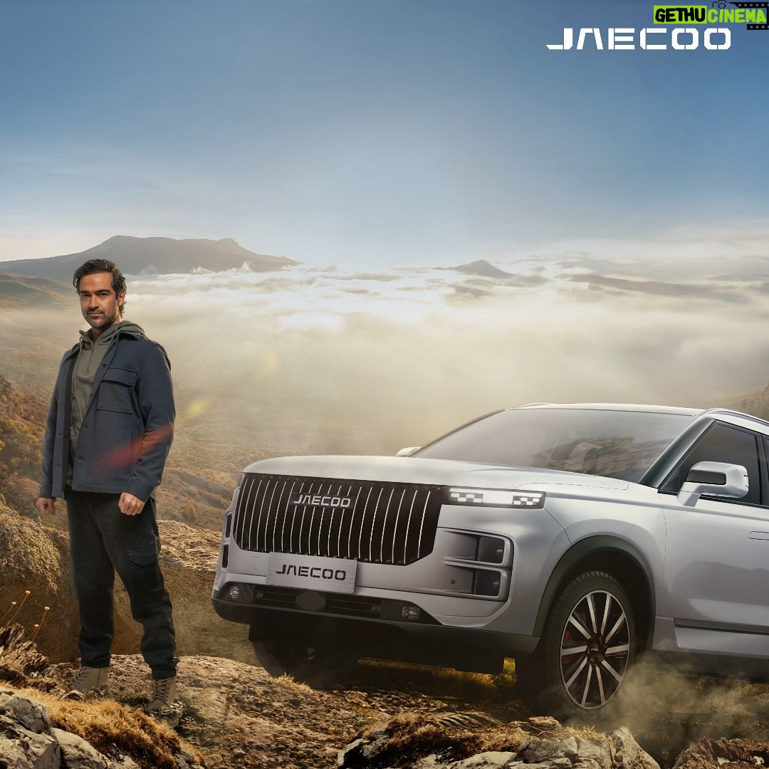 Alfonso Herrera Instagram - Descubre cómo junto con JAECOO estamos transformando la experiencia off-road en México ¡Acompáñanos y sé parte de esta emocionante aventura! #MrJAECOO #FromClassicBeyondClassic
