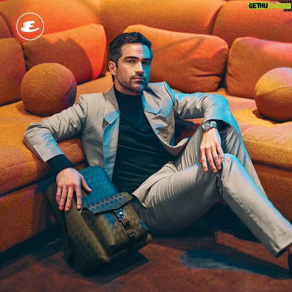 Alfonso Herrera Instagram - Embajador de Montblanc y estrella de la pantalla, Alfonso Herrera comparte su viaje desde Rebelde hasta su próxima película de ciencia ficción, Rebel Moon. En la entrevista de nuestra portada de septiembre, acompañanos a descubrir cómo el lujo y la cultura se entrelazan en su vida, con @montblanc como compañero en cada paso. ¡Conoce al hombre detrás del bolígrafo en nuestra conversación exclusiva. Fotógrafo: @ramfotografia Entrevista: Almudena Barragán Estilismo: @alo_murillo_ Grooming: @davosthebane para @diorbeauty Asistente de grooming: @annamortera_makeup Director de arte: @esedirector Director Editorial: @alfonsoparra__ Agradecimiento especial: @volga_mx Total look, @boss, Tiscareño, @calvinklein, @boyfriendshirt, @merkaba_mx, @zegnaofficial. Reloj Iced Sea, Montblanc; mochila Extreme 3.0, Montblanc; pluma fuente StarWalker, Montblanc; libreta Extreme 3.0, Montblanc; duffle, Montblanc Extreme 3.0.