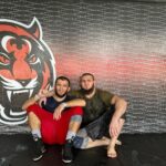 Ali Bagov Instagram - Братское сердце - это то сердце, которое бьется в унисон с твоим.Оно не соперничает и не завидует. Оно радуется твоим успехам и печалится твоим невзгодам. Братское сердце определяется не по красивым речам, оно определяется по искреннему отношению к тебе.Такое сердце не жалко прикрыть своим, в миг смертельной опасности. Такое сердце не имеет цены и искренность по отношению к нему, это закономерный ответ присущий справедливым..☝🏼 Thailand