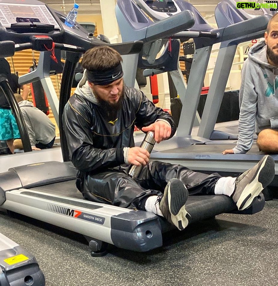 Ali Bagov Instagram - Сражение со своей душой тяжелее,Чем сражение со всем миром. Москва • Moscow