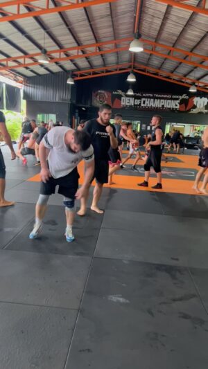 Ali Bagov Instagram - Отработки с братом 🦁🤼🫡