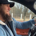 Ali Bagov Instagram - Толпа не любит одиночек, она признаёт только фальшивых людей, подражающих во всём друг другу. толпа презирает каждого, кто держится особняком, кто отстаивает свои права, защищает свою свободу, поступает по-своему, невзирая на последствия. Baksan