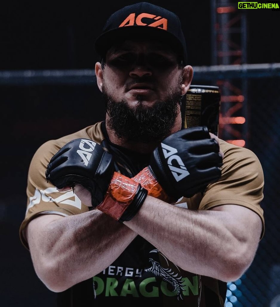 Ali Bagov Instagram - Усердно делать вид , что все забыто , но при этом помнить все , как дважды два.))