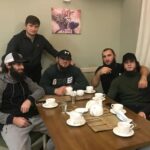 Ali Bagov Instagram - ​ Пока мирские блага не встанут между вами, вы - братья ✍ Ахмад ибн Аммар аль-Асди, да помилует его Аллах, рассказывал: «Однажды мы вместе с нашим учителем, в сопровождении его учеников вышли, чтобы прочитать джаназа-намаз. По пути учитель увидел собак, которые сбились в стаю, они играли между собой, кувыркались и облизывали друг друга. Учитель повернулся к ученикам и сказал: «Посмотрите на этих собак, как хорошо они обходятся друг с другом». Затем, на обратном пути, когда мы возвращались с джаназы, кто-то кинул тем собакам труп какого-то животного, и они набросились на него, и начали грызться между собой, кусая друг друга и лая. Собаки устроили отчаянную драку из-за этого трупа. Учитель вновь повернулся к ученикам и сказал: «Друзья мои, пока мирские блага не встанут между вами, вы - братья, но когда мирские блага встанут между вами, вы начнёте грызться за них, также как эти собаки грызутся из-за трупа».