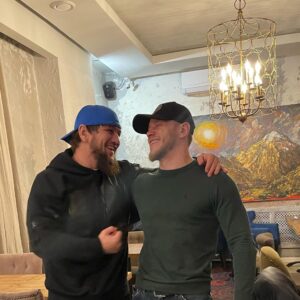 Ali Bagov Instagram - С братьями жи есть 🤟🏻 😎
