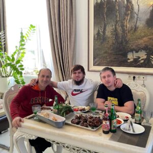 Ali Bagov Instagram - Сегодня гостил у брата Мухтара. Спасибо тебе большое за все...✊🏻
