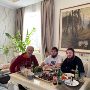 Ali Bagov Instagram - Сегодня гостил у брата Мухтара. Спасибо тебе большое за все...✊🏻