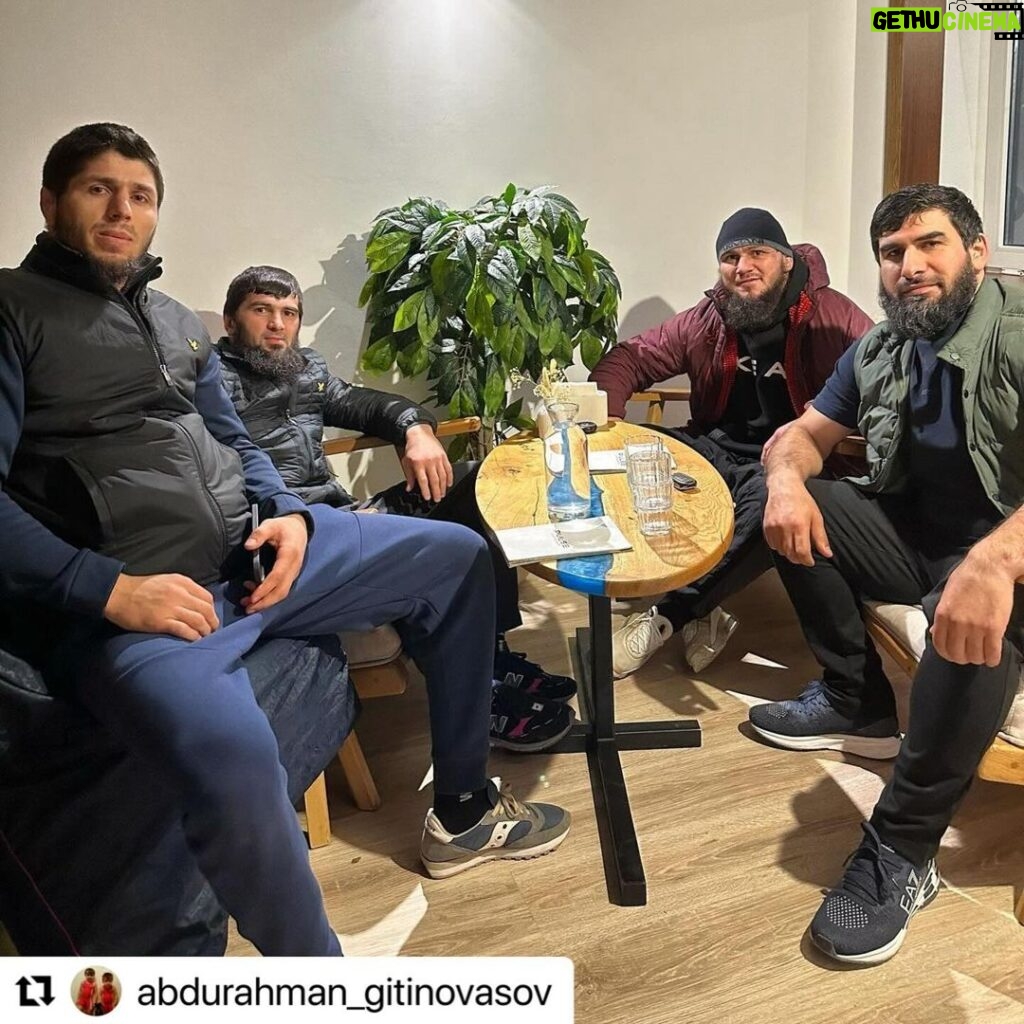 Ali Bagov Instagram - #Repost @abdurahman_gitinovasov with @use.repost ・・・ Без искренности никакое общение между людьми не имеет ценности. г.Избербаш, Дагестан, Кавказ