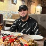 Ali Bagov Instagram - Единственный способ ослабить любую боль в нашей жизни - это принять тот факт, что ничто не является нашим, ничто не было нашим и ничто никогда не будет нашим. Это все дано Аллахом, принадлежит Аллаху и возвращается обратно к Аллаху.