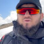 Ali Bagov Instagram - Поход в горы 🏔️ разбудили дракона 🐉 сегодня 🦾⚡️ #горачегет🗻🌄🗻🌋высота3100м @dragon_drink Гора Чегет 3100 м