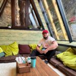 Ali Bagov Instagram - Наша вера даёт нам возможность подняться над всеми бурями и испытаниями нашей жизни, Вера дает нам душевный мир, когда мы доверяемся во всем Всевышнему.☝🏼 #проходимреабилитацию Гора Чегет 3100 м