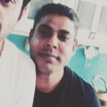 Ali Fadil Instagram - محمد هارون .. الجميع في الشركة يناديه محمد البنغالي ، عمل معنا اكثر من ثلاثة اعوام تحول فيها الى اخ وصديق كنت في اتعس حالات الغضب ابتسم حينما اراه الشخص الوحيد في الاعوام العصيبة الماضية الذي لم انزعج منه بل كنت اجلس اسامره في لحظات الغضب فابتسم واضحك عندما قرر العودة الى بلاده وحجز تذكرة العودة عانقني بشدة وبكى بكاء عفوي شديد كان على مدى عام يصارع رغبته بالعودة لأنه لا يقوى على فراقي كثيرا ما تمنيت ان يحبني اصدقائي مثل محمد هارون افتقدك محمد بشكل لا يصدق اعود متعبا فلا اجدك ، اغضب فلا اجدك لا تعرف كم كرهت المطبخ لانك غير موجود فيه ولا اعرف لماذا تخطف الاقدار منا الاصدقاء الاعزاء ونحن في زمن بأمس الحاجة الى المحبة الصادقة سعادتي الوحيدة هي انك الان مع اسرتك بعد غياب طويل صديقي محمد .. اخوك وصديقك الذي احزنه فراقك علي فاضل @haron5502
