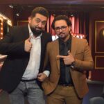 Ali Fadil Instagram - حلقة نااااااااااااااااارية بوجود ضيوف مثيرين للجدل وكوميديا ثكيييييلة #الاخيرة_خطيرة