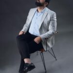 Ali Fadil Instagram - لكل من يسير معي اقول له احذر ….. امامك مركبة طويلة ( تايروفسكي) اسف بس لازم وية الجلسة اكو عبارة رنانة حتى لو خريط الصور بعدسة الحبيب كرار @photokhana_studio