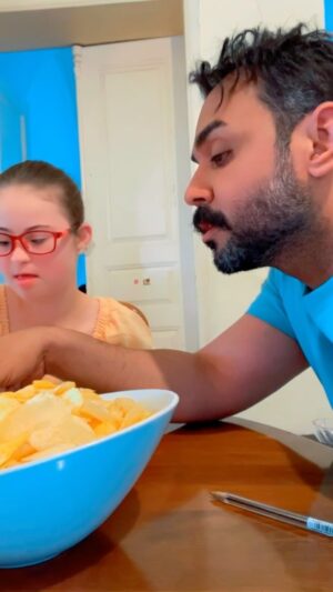 Ali Jassim Instagram - هُنالكَ قلوبُ بيضاء 🤍🤍لا يراها الا من قلوُبـَهُم بيضاء ..🤍🤍
#الاميرة_زهراء