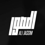 Ali Jassim Instagram - جديدنـا #المصور ألحـان وغنـاء #علي_جاسم كلمـات #علي_رياض توزيع ومكس وماستر #أحمد_المهندس مدير تصويـر #عمار_جمال مونتاج #طارق_المصري إخـراج #عمر_جواد #OuTNow #MusicVideo