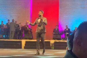 Ali Jassim Instagram - كلي فخر واعتزاز لوقوفي على هذا الصرح العظيم مسرح #مهرجان_بابل_الدولي 
الفرحه الي أنتابتني وأني معاكم ماتنوصف ياحبايبي❤️ كلي فخر  بشوفتكم جمهوري وأهلي وناسي 
واخيراً لتقينا على أرض عراقنا العظيم 🇮🇶
العراق يستاهل فرحه ويستاهل كلشي حلو بالدنيا