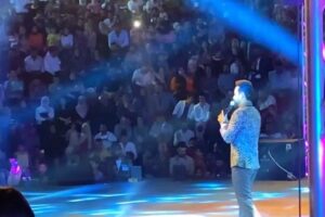 Ali Jassim Instagram - كلي فخر واعتزاز لوقوفي على هذا الصرح العظيم مسرح #مهرجان_بابل_الدولي 
الفرحه الي أنتابتني وأني معاكم ماتنوصف ياحبايبي❤️ كلي فخر  بشوفتكم جمهوري وأهلي وناسي 
واخيراً لتقينا على أرض عراقنا العظيم 🇮🇶
العراق يستاهل فرحه ويستاهل كلشي حلو بالدنيا
