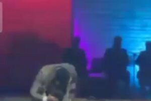 Ali Jassim Instagram - كلي فخر واعتزاز لوقوفي على هذا الصرح العظيم مسرح #مهرجان_بابل_الدولي 
الفرحه الي أنتابتني وأني معاكم ماتنوصف ياحبايبي❤️ كلي فخر  بشوفتكم جمهوري وأهلي وناسي 
واخيراً لتقينا على أرض عراقنا العظيم 🇮🇶
العراق يستاهل فرحه ويستاهل كلشي حلو بالدنيا