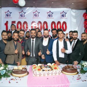 Ali Jassim Instagram - #مليارررررررررررر_ونصف مجموع مشاهداتي على منصة اليوتيوب خلال فترة قصيره تحقق هذا النجاح شكراً لكل من ساندني شكراً لاصدقائي في العمل ومساعدتهم لي لوصولي لهذا الرقم جمهوري الحبيب شكراً لدعمكم المستمر لي #والقادم_أجمل_بإذن_الله
