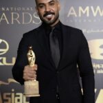Ali Jassim Instagram - محبتكم ودعمكم هو التكريم الحقيقي بالنسبة الي ، وهذا الدرع هو تجسيد لهذه المحبة ، انتم سبب استمراري بعد الله وان شاء الله كل القادم احلى ..