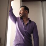 Ali Jassim Instagram - تمنولي دعوة حلوه ‏اليوم أتممت عـامًـا جديدًا من عمري🎂 ‏ اللّهُمّ إنى أستودعك بعمرى خيراً ‏و ان شاء الله هذا العام يكون بداية لانجازات جديدة 🙏🏻 محبتكم و وجودكم رزق وسعادة يخليكم الي💜