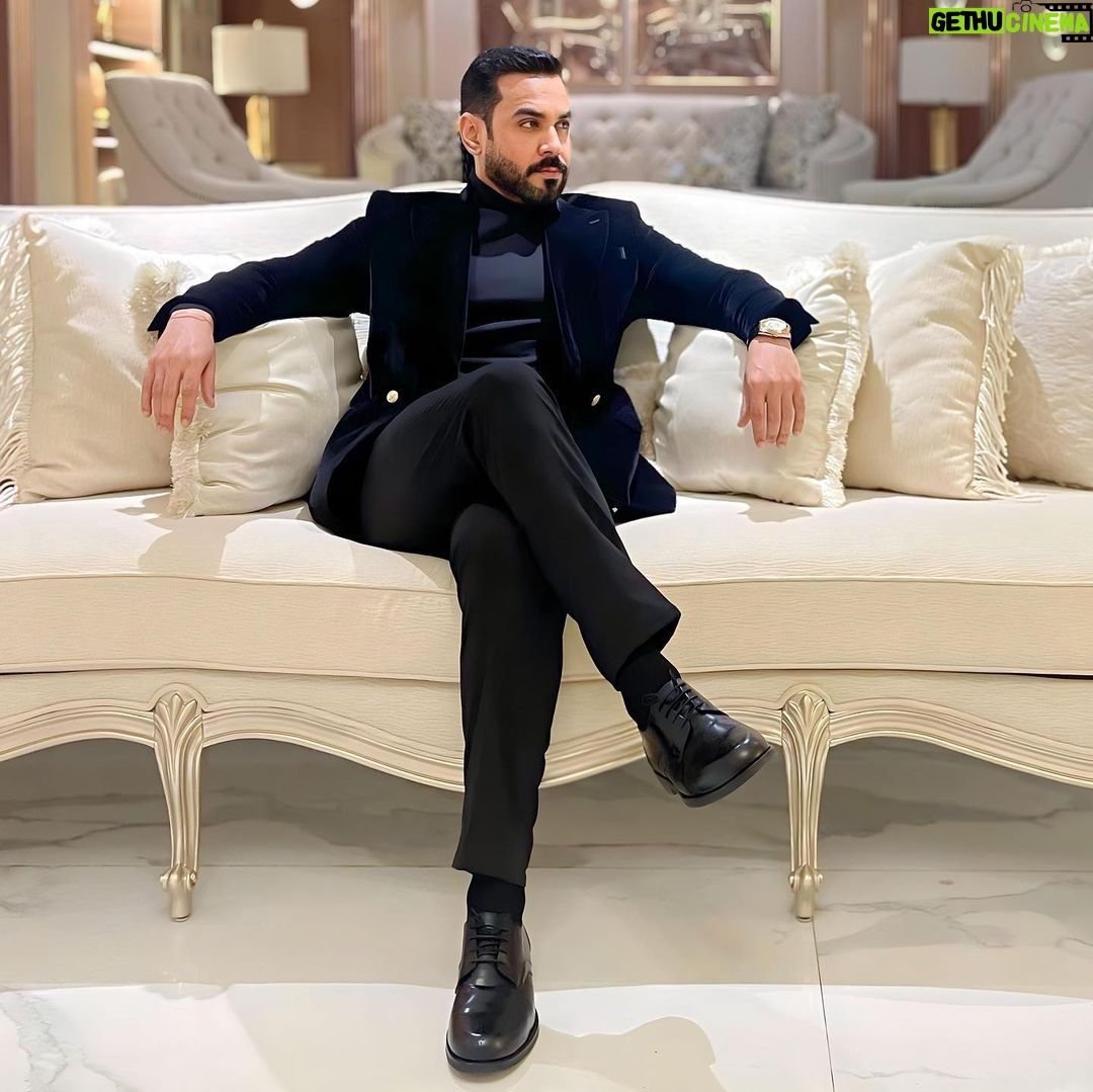 Ali Jassim Instagram - Don't Count the Days, Make the Days Count. ... @masterpiece_atelier_iraq @alien.vision1 بغداد