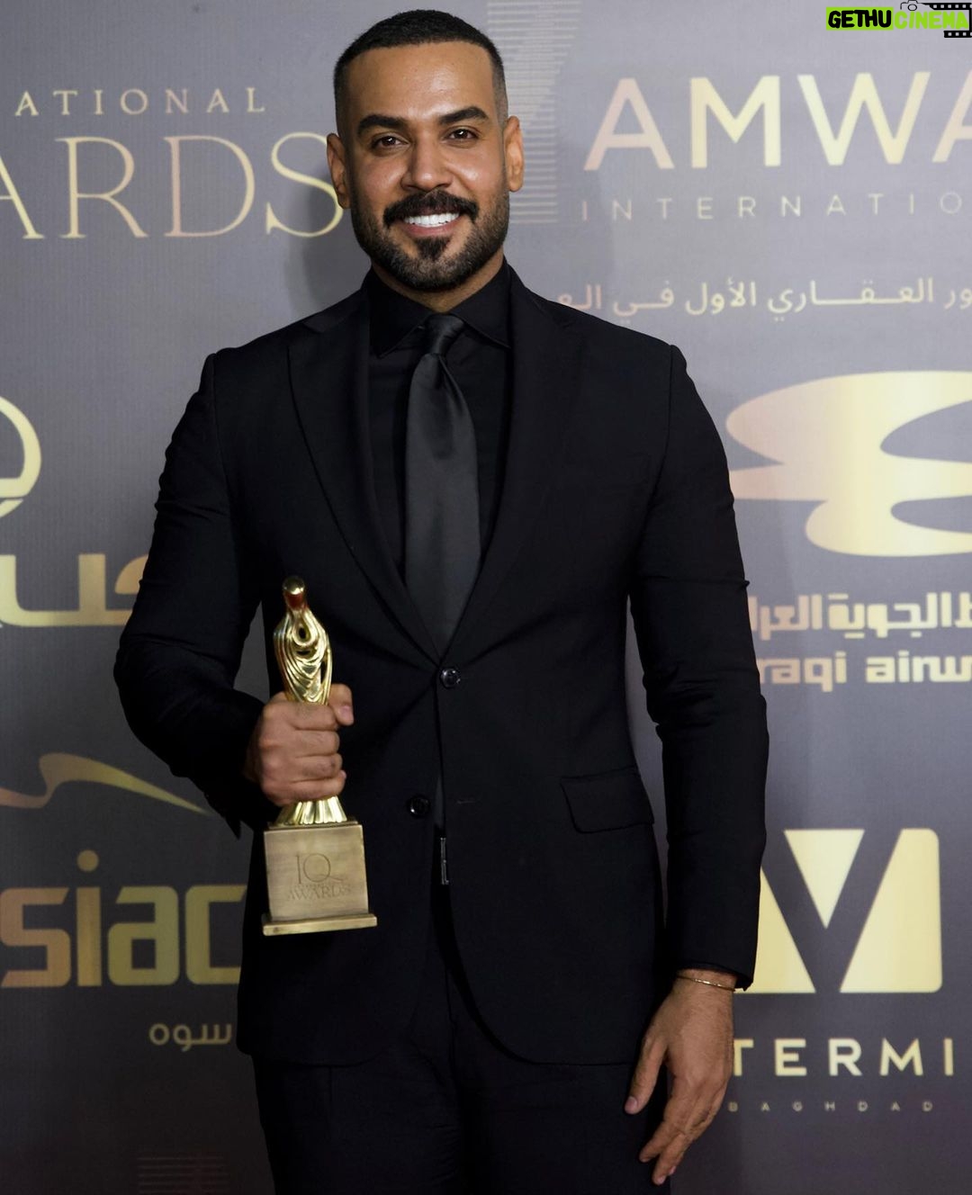 Ali Jassim Instagram - محبتكم ودعمكم هو التكريم الحقيقي بالنسبة الي ، وهذا الدرع هو تجسيد لهذه المحبة ، انتم سبب استمراري بعد الله وان شاء الله كل القادم احلى ..