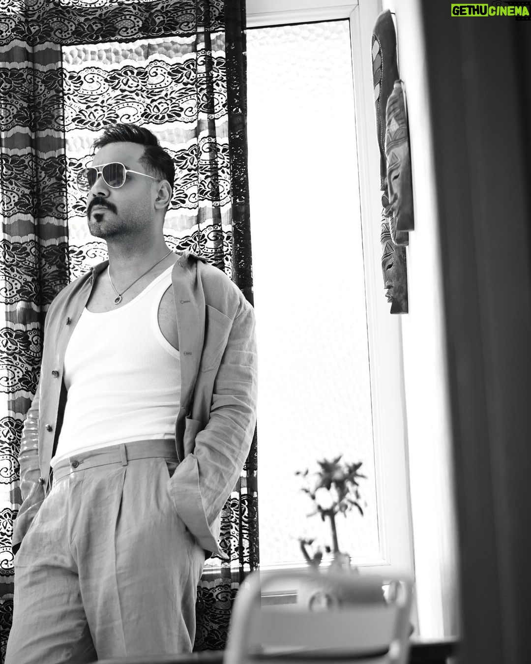 Ali Jassim Instagram - Sunny day 🌞 تحبون شتاء لو صيف ؟