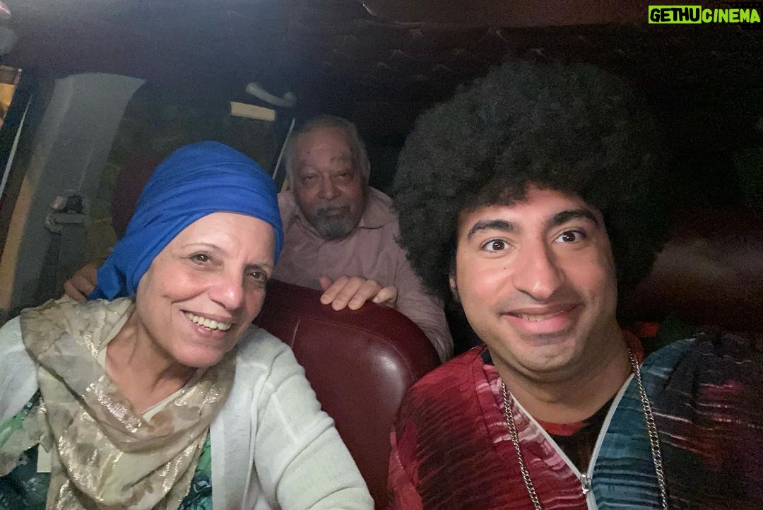Ali Rabie Instagram - #فيلم_زومبي في كل سينمات مصر اجازه سعيده عليكم #زومبي @hamdymarghany @hagerahmed_official @karimafifi1 @passantseyam @ahmedelsoobky @amro_saladin