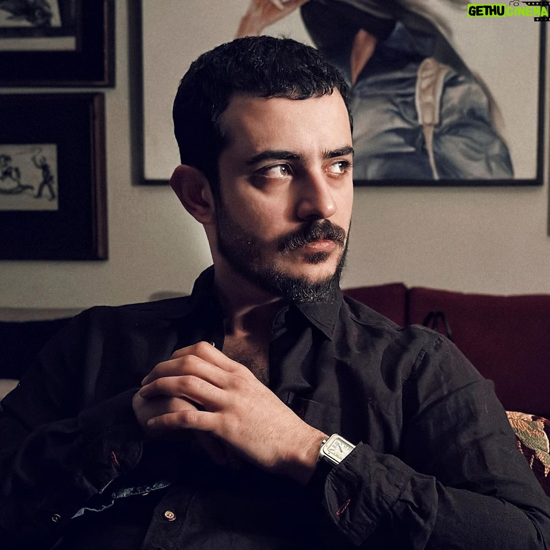 Ali Shadman - 471.4K Likes - اگر دَرسی
توشهی این چند پاییزِ ناچیز باشد این است :
اگر مایهی زندگی بندگیست
دو صد بار مردن به از زندگیست
« فردوسی »
سلامتی خواهرام و برادرام …
٢۸