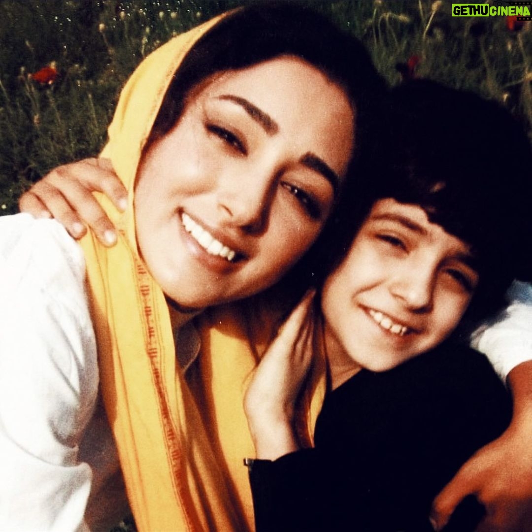 Ali Shadman - 153K Likes - گُلی
جای قَدَم هات تو پیاده رو های خیابون ولیعصر و پارک نیاوران حسابی خالیه ،
امشب به یادت و به یادِ یادهامون وجب به وجبشون رو گَز می کنم ...
تولدت مبارک ❤️