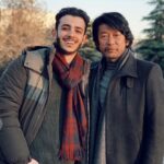 Ali Shadman Instagram - با «ماساتوشی ناگاسه» آرتیست و آدمِ حسابی ، بازیگر درخشانِ فیلم «mystery trian» جیم جارموش و بسیار فیلم های خوبِ‌ دیگر پارسال در محصولی مشترک برای ایران و ژاپن به قلم نغمه ثمینی عزیزم فیلمی بازی کردیم و لذت بردیم ، تجربه ی عجیبی بود ، دوستش دارم ... فیلم «مهمانخانه ماه نو» از چهارشنبه (۳۱ اردیبهشت) به صورت آنلاین اکران می شود . کیف میکنم ببینیدش . کارگردان : تاکه فومی تسوتسویی تهیه کننده : آقا جواد نوروز بیگی بازیگران : مهناز افشار ، لاله مرزبان ، نسیم ادبی و ... پ.ن : دَم شهره گلپریان نازنین ، آقا کمال تبریزی و مخصوصن یک رفیق عزیز دیگر که حسابی کنار این فیلم و من بود و احتمالن دوست ندارد اسمش را بیاورم گرم .