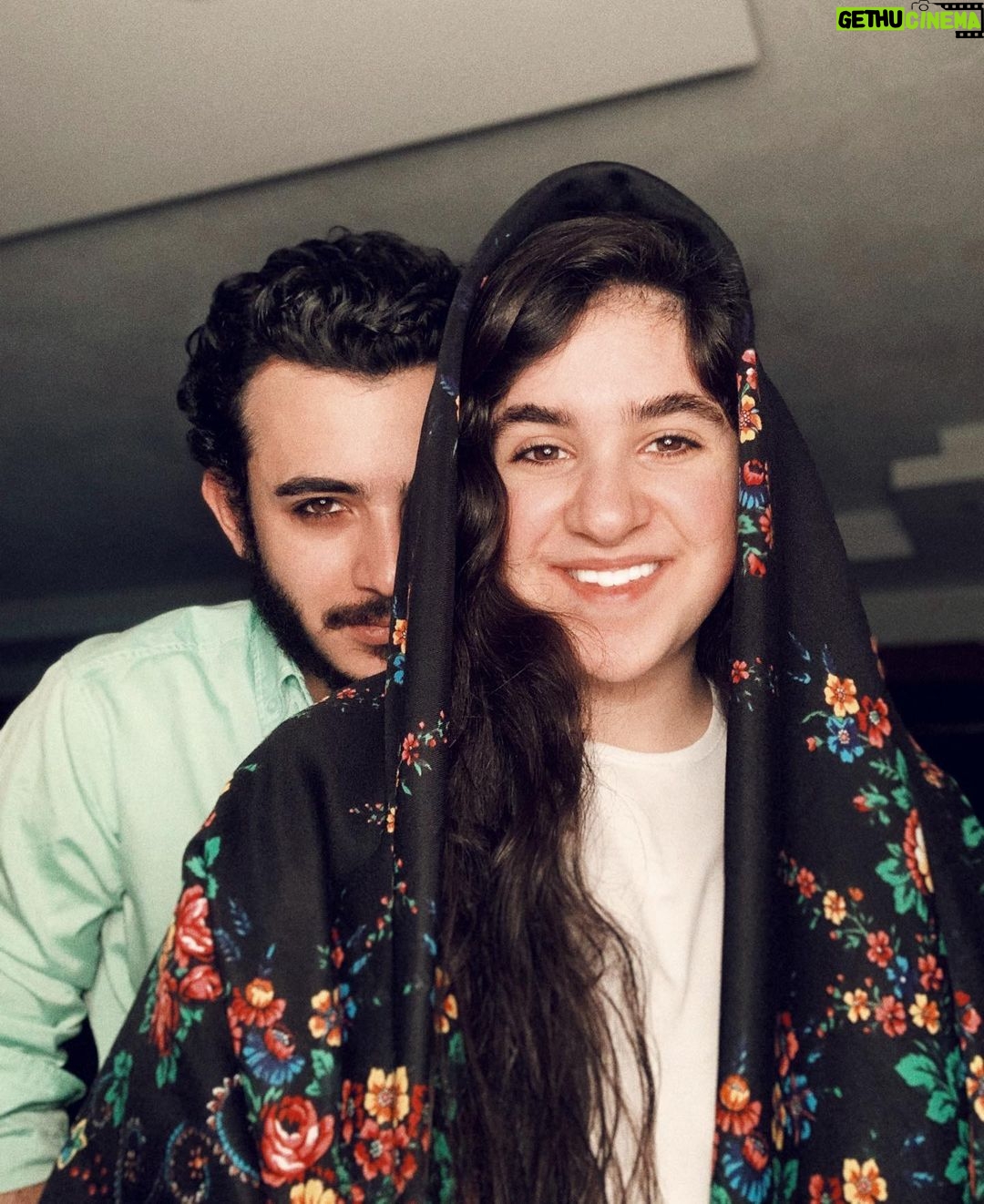 Ali Shadman - 111.6K Likes - «تو»
آبروی من ،
عصمت من ،
صاحب سِر من ،
فرشته ی من ،
و شرف منی
«تو»
وَطَن منی
و مَرگ در راه «تو» و برای «تو»
بَر من واجب ...
تولدت مُبارک
استخوانِ من
#خواهر