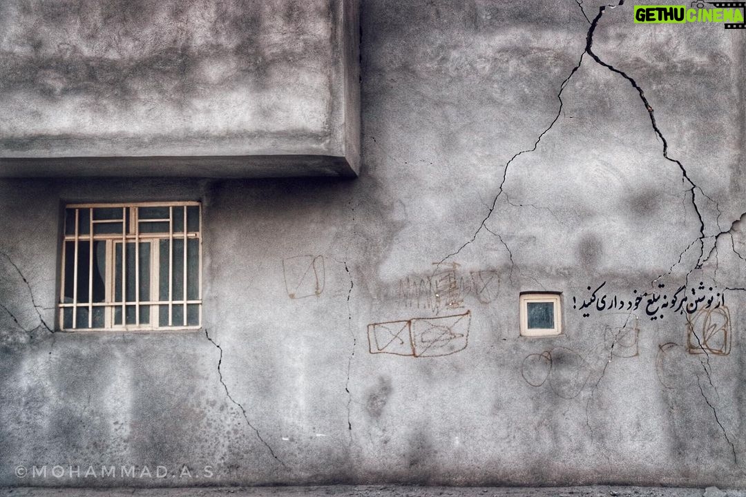 Ali Shadman Instagram - انسان حتی اگر جایزالخطا هم نباشد ممکن الخطا که هست ... لازم نیست برای مصون بودن خودمون زیر پای انسان دیگه ای رو بکِشیم یا اشتباهش رو پیراهن عثمان کنیم ؛ لازم نیست به هر دستآویزی متمسک بشیم تا تخریب کنیم ، ما از اشتباه دیگران عبرت بگیریم و خودمون رو دُرُست کنیم هُنر کردیم . این کار نه در دین جایی داره نه انسانیست ، یادمون باشه ، هرکَس رو بخاطر گناهی سرزنش کردیم نمیمیریم تا به همون گناه مرتکب بشیم ... «حکیم ابولقاسم فردوسی» می گوید : نباشد همی نیک و بد، پایدار همان بِه که نیکی بُوَد یادگار تَمام