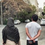 Ali Shadman Instagram - ، این دنیا بَستنی نیست رَستنی ست ... قُربانِ خانواده تان بروید این روز ها ، فُرصتِ خوبی ست 🌱 عکس : خواهر ؛ از من در کنار مادر ...