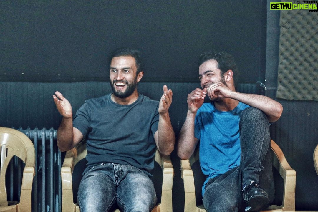 Ali Shadman Instagram - آقا دادا آدم خیلی باید خوش شانس باشه تو همچین زمونه ای ؛ رفیقی مثل تو داشته باشه ... یکی که سایه ش سبک باشه اما پُر رنگ . خداحفظت کنه ... تولدت مبارکمون باشه شاه . عکس از : @hoseinhajibabaei