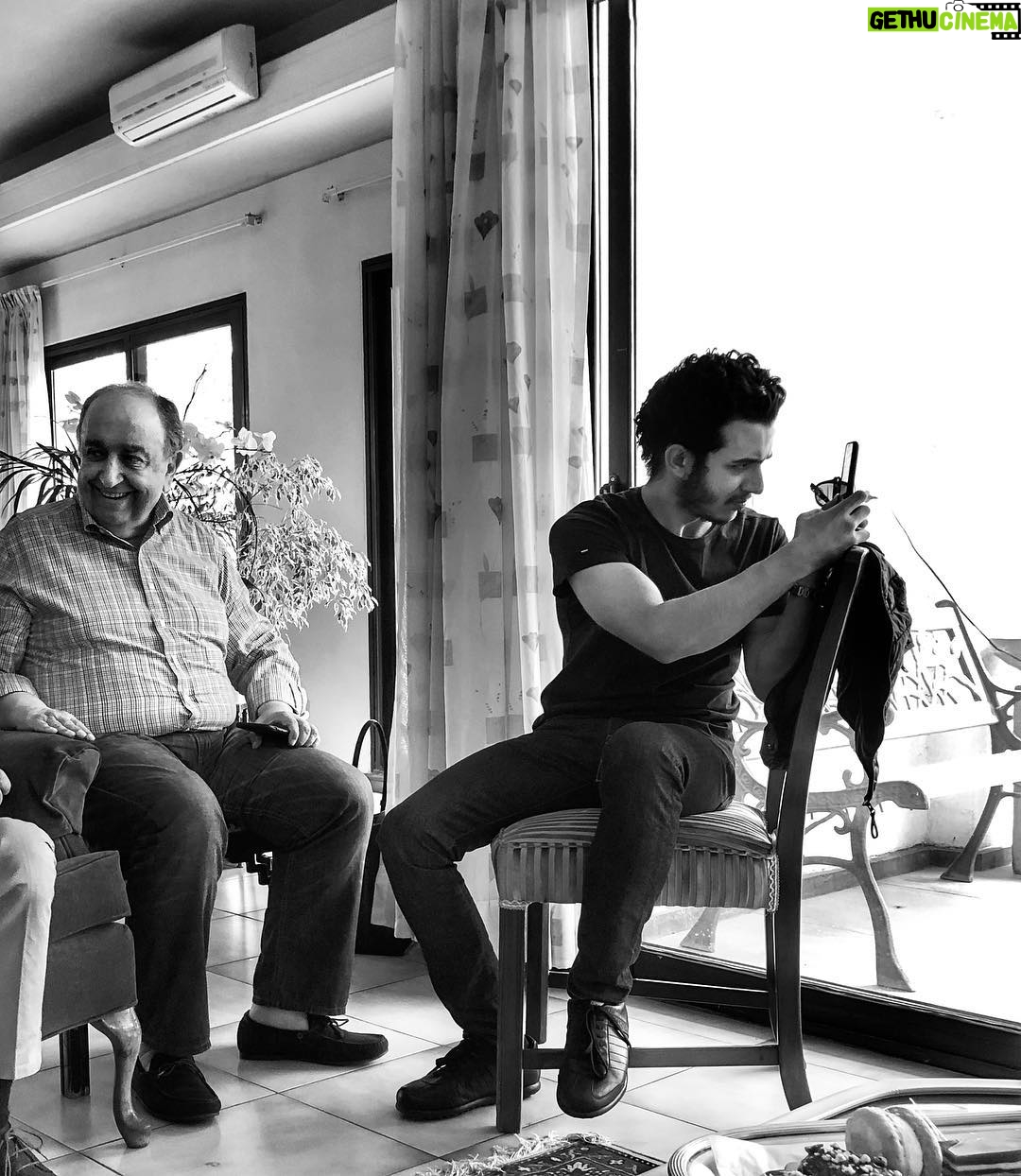 Ali Shadman Instagram - در وصف این دو قاب برای من هیچ واژه ای کار ساز نیست... عکس اول از : @reihanet عکس دوم از : خودم در عکس اول !
