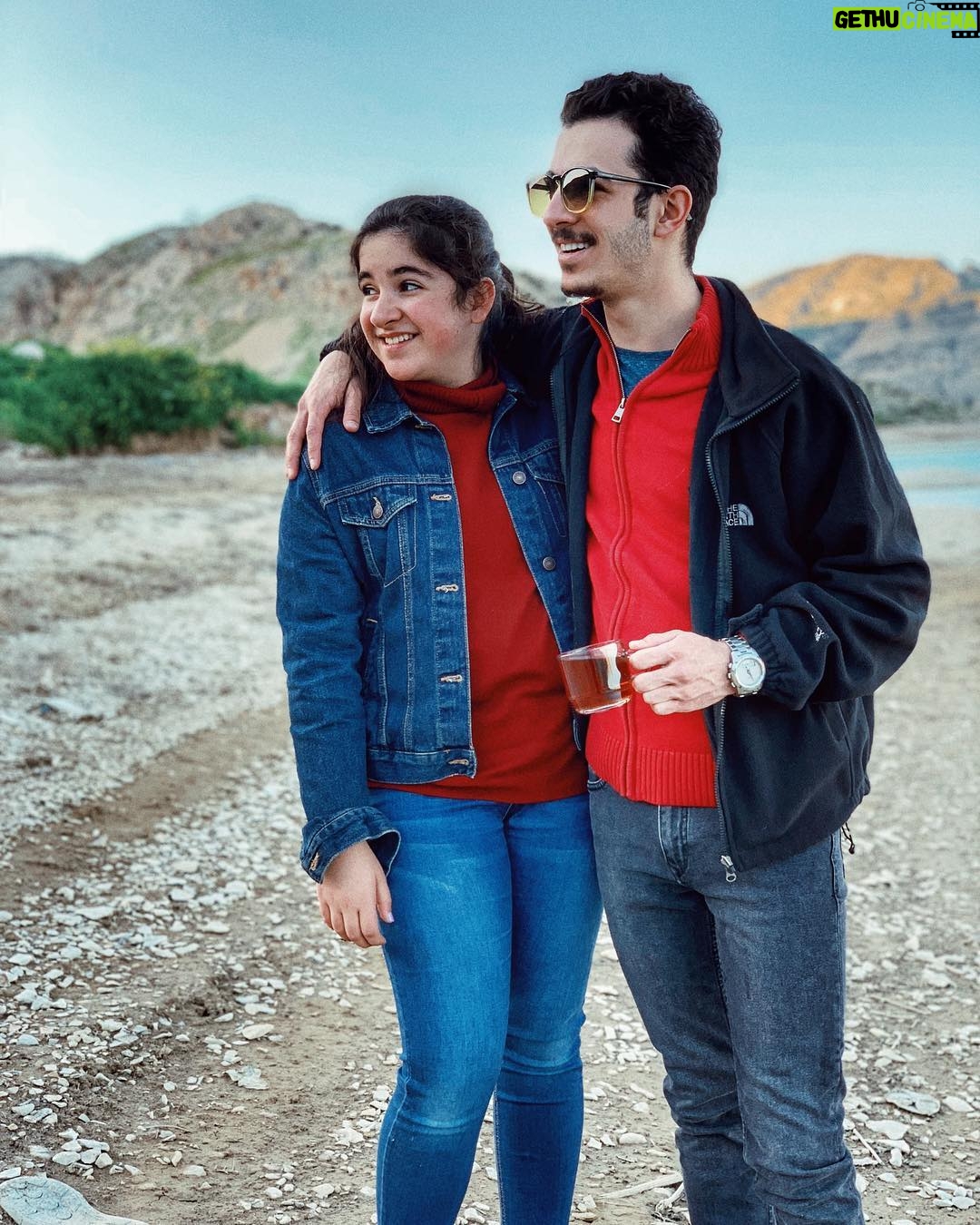 Ali Shadman Instagram - «تو» عاشقِ بی تمنای منی ؛ و «من»مجنونِ نگاهت ... تولدت مبارک آرینای من .