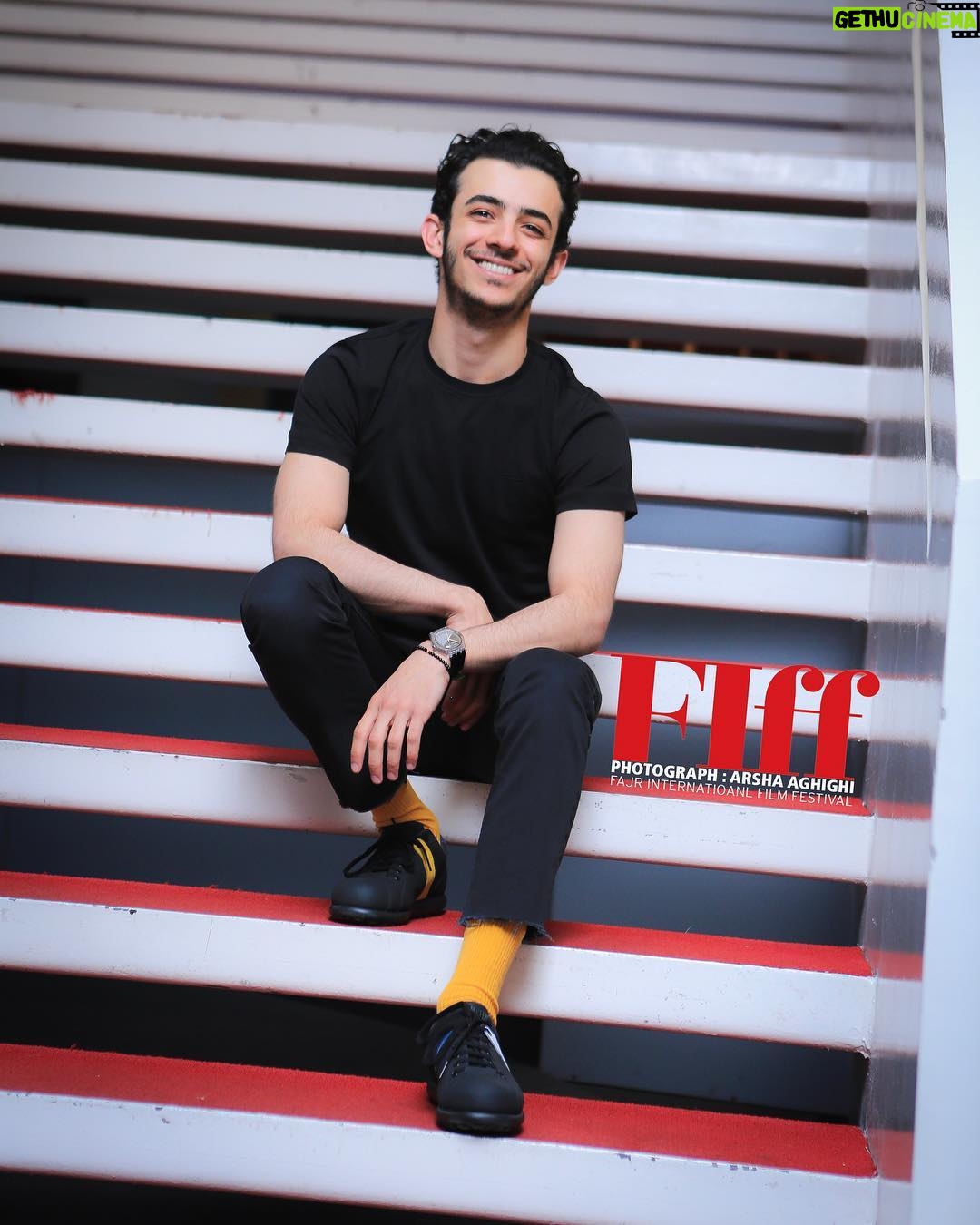 Ali Shadman Instagram - امروز فتوکال فیلم سینمایی «مهمانخانه ماه نو» عکس از : @arsha.aghighi #جشنواره_جهانی_فیلم_فجر