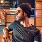 Ali Shadman Instagram - 👕 اینجوری بیشتر با زمستون حال میکنم