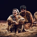 Ali Shadman Instagram - . هفت قاب از نمایش "شاه‌ماهی" رونمایی شد . قاب اول (از چپ) : کیسان و سفیده. قاب دوم : کیسان. قاب سوم (از چپ) : عاشق و واله. قاب چهارم : عاشق. قاب پنجم (از چپ) : سفیده ، بوزینه ، قمرچه. قاب ششم (از چپ) : تنوری و عاشق. قاب هفتم : صحنه‌ی ورود واله. . نمایش "شاه ماهی" به کارگردانی رضا بهاروند بعد از بیست اجرای موفق در پردیس تئاتر شهرزاد از اولین مجموعه‌ی عکس خود رونمایی کرد. . بازیگران (به ترتیب ورود): امیر جدیدی ، علی شادمان ، الناز حبیبی ، فائزه یوسفی ، کیوان محمدی ، مهران میری ، سارینا ترقی ، نصیر ساکی ، پرستو معین. . کارگردان: رضا بهاروند نویسندگان: احمد سلگی ، رضا بهاروند تهیه‌کنندگان: محمد قدس ، امیر جدیدی . برای تهیه بلیط به سایت @irannamayesh .comمراجعه فرمایید. . عکاس:حسین حاجی بابایی @hoseinhajibabaei . . ‏@reza_baharvandd ‏@ghodsmohammad ‏@amirjadidi ‏@alishadman ‏@elnazhabibi67 #رضا_بهاروند #محمد_قدس #امیر_جدیدی #علی_شادمان #الناز_حبیبی #شاه_ماهی