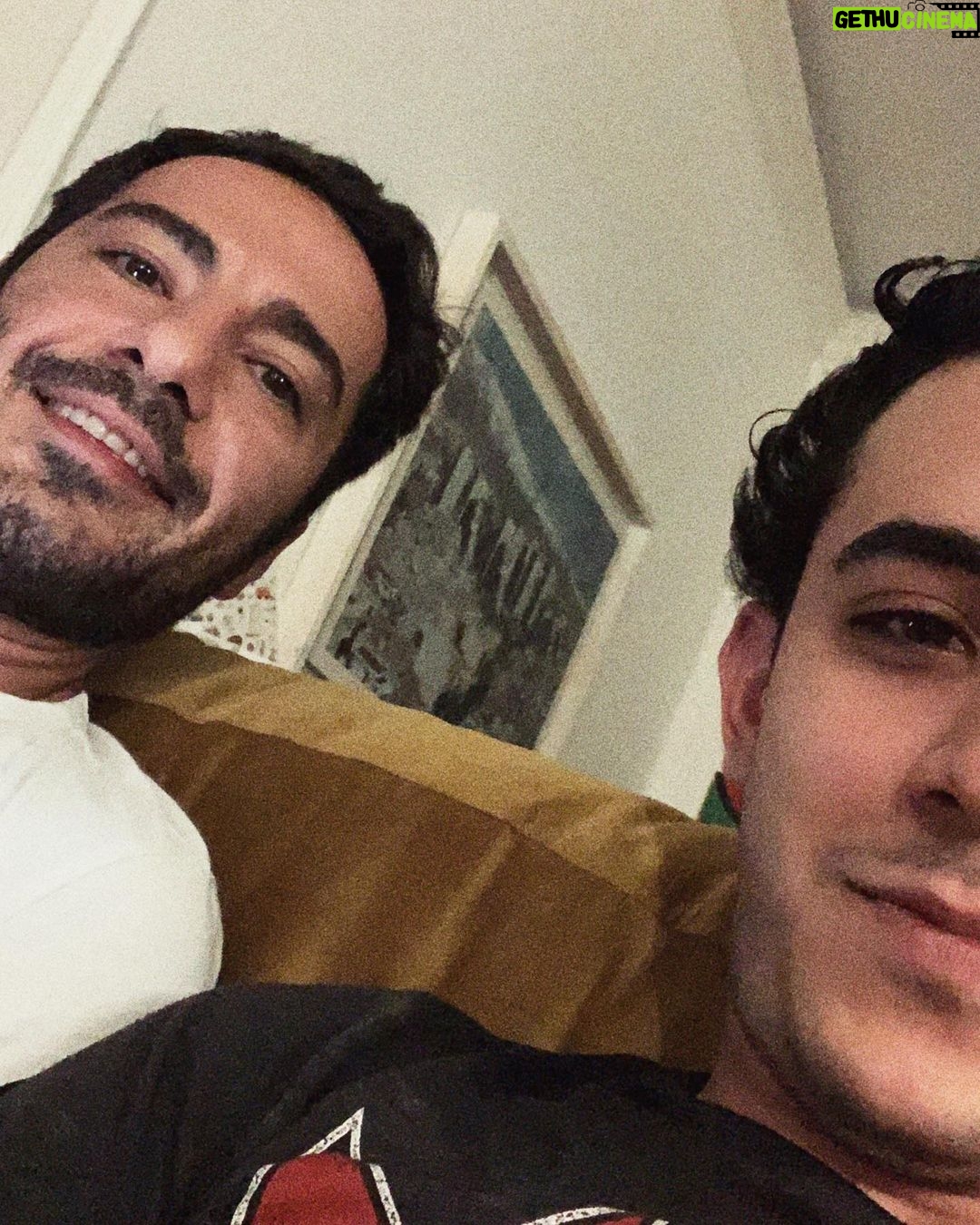 Ali Shadman - 367.1K Likes - بِرا ههناسم
تولدت مبارک
هم خینم 🩸
