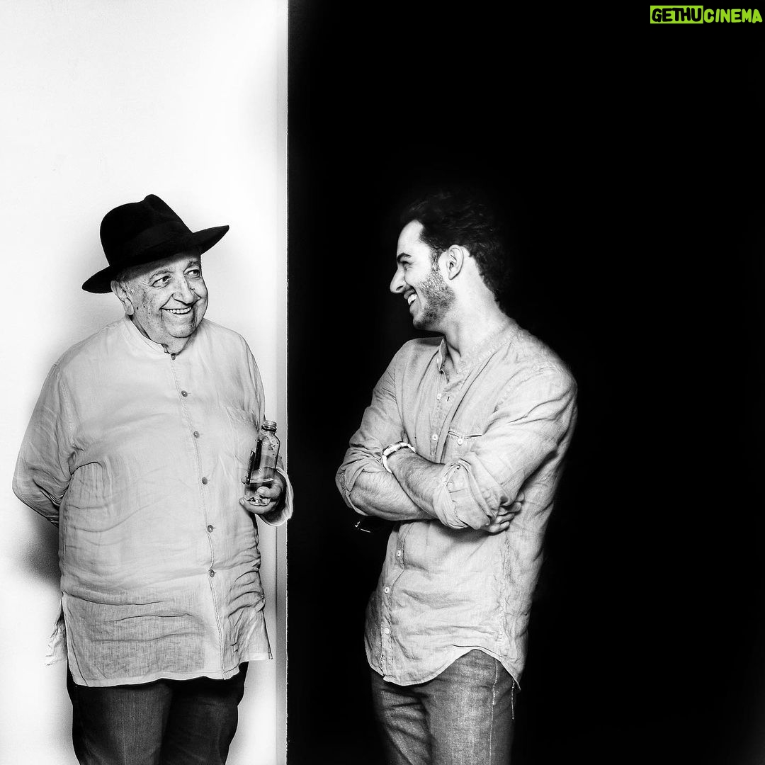 Ali Shadman - 184.6K Likes - قُربان
این که حتی لحظه ای کلامتان
من را مخاطب قرار دهد
برای من یعنی عاقبت بخیری ...
شکر که چند سالی ست
شما را از نزدیک میبینم و می شنوم .
تولدتان به قدمت هنر معاصر این خاک مبارک
عالیجناب فرمان آرا
ما مدیون شما هستیم .