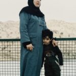 Ali Shadman Instagram – تو این عکس 
شبیه خودتی 
شبیه یک کوه
استوار و محکم 
بهت تکیه کردم و میکنم
تمامِ من
دوستت دارم
روزت مبارک 

♥️

#روز_مادر ایلام